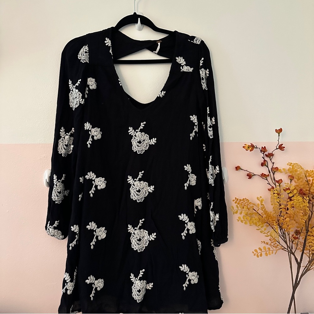 Black & White Floral FP Dress - Picture 2 of 6